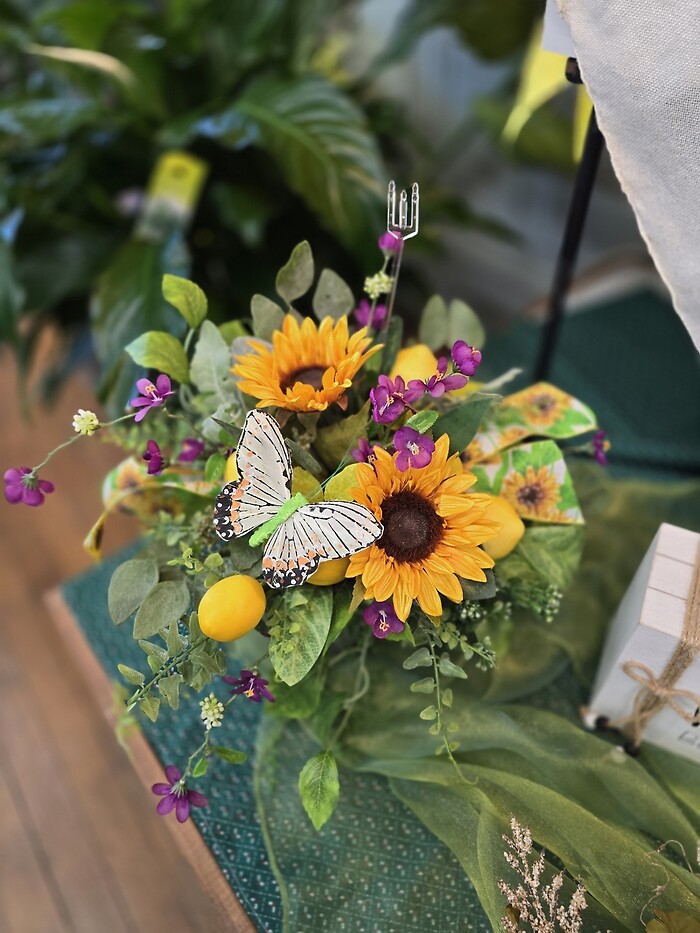 Sunny Butterfly Garden (Silk)